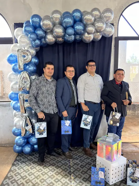Familias y hermanos reunidos en la comunidad de fe