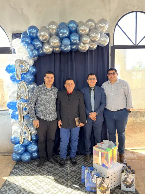 Familias y hermanos reunidos en la comunidad de fe