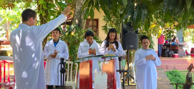 Celebración de bautismos en las aguas